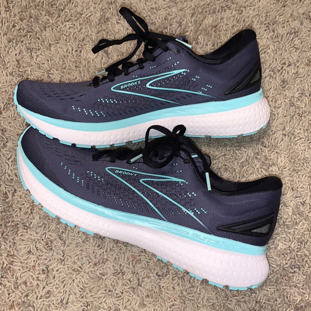 BRAND NEW BROOKS GLYCERIN 19 TENNIS SHOES